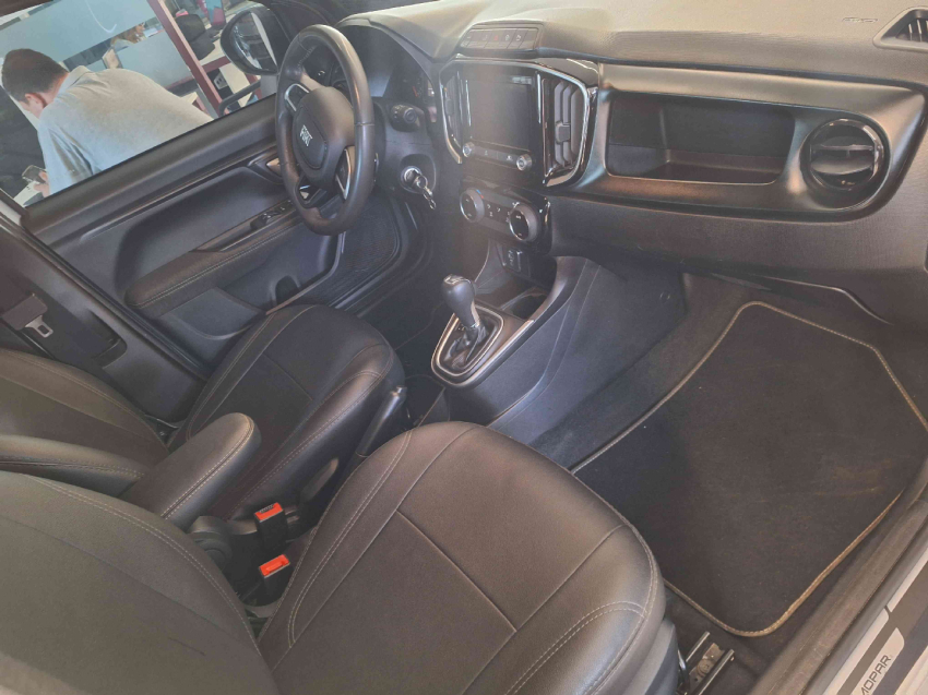 fiat strada 1.3 firefly flex volcano cd cvt 4p automatico 20247