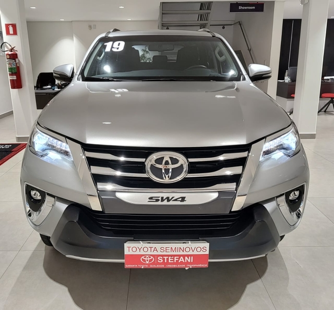 toyota hilux sw4 2.8 srx 4x4 7 lugares 16v turbo intercooler diesel 4p automatico 2019 toyota hilux sw4 2.8 srx 4x4 7 lugares 16v turbo intercooler diesel 4p automatico 2019