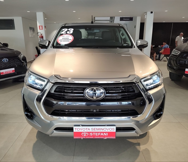 toyota hilux 2.8 d-4d turbo diesel cd srx 4x4 automatico 4p 2023 toyota hilux 2.8 d-4d turbo diesel cd srx 4x4 automatico 4p 2023