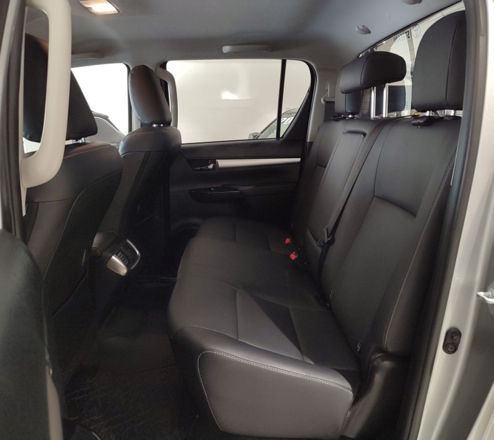 toyota hilux 2.8 d-4d turbo diesel cd srx 4x4 automatico 4p 2023