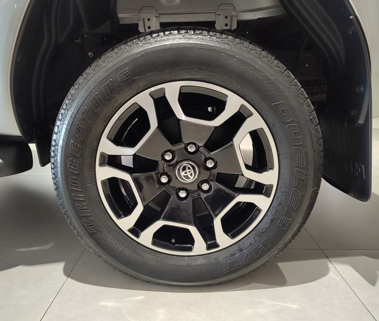 toyota hilux 2.8 d-4d turbo diesel cd srx 4x4 automatico 4p 2023