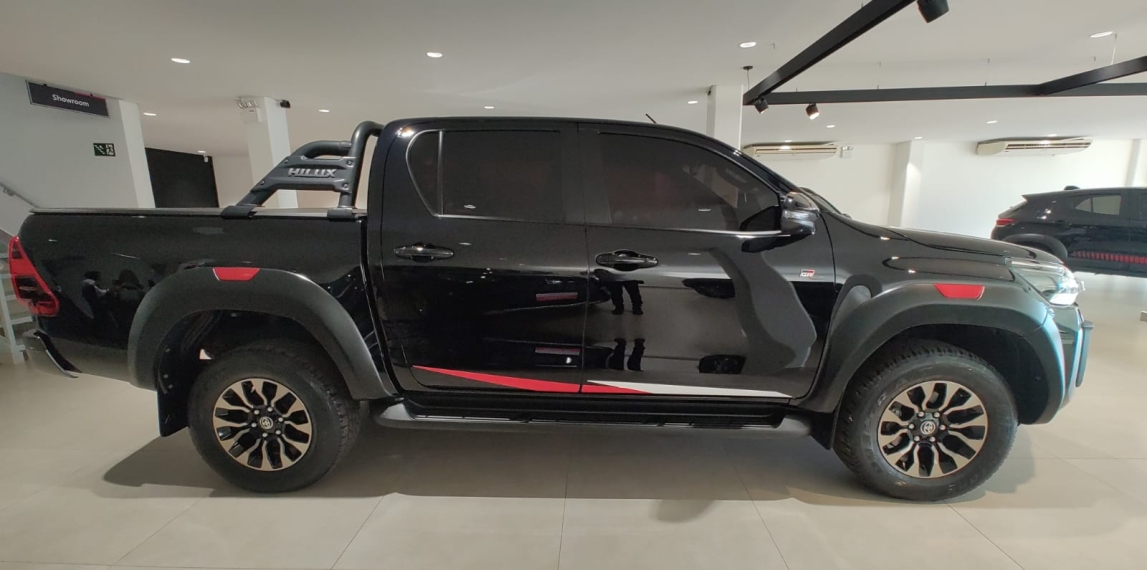 toyota hilux 2.8 d-4d turbo diesel cd gr-s 4x4 automatico 4p 2023