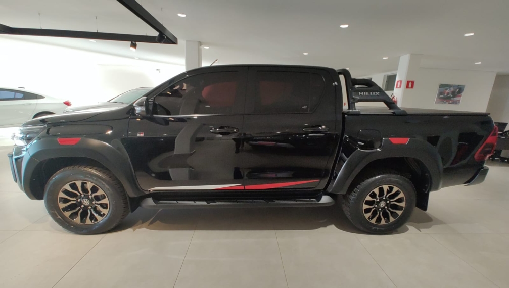 toyota hilux 2.8 d-4d turbo diesel cd gr-s 4x4 automatico 4p 2023