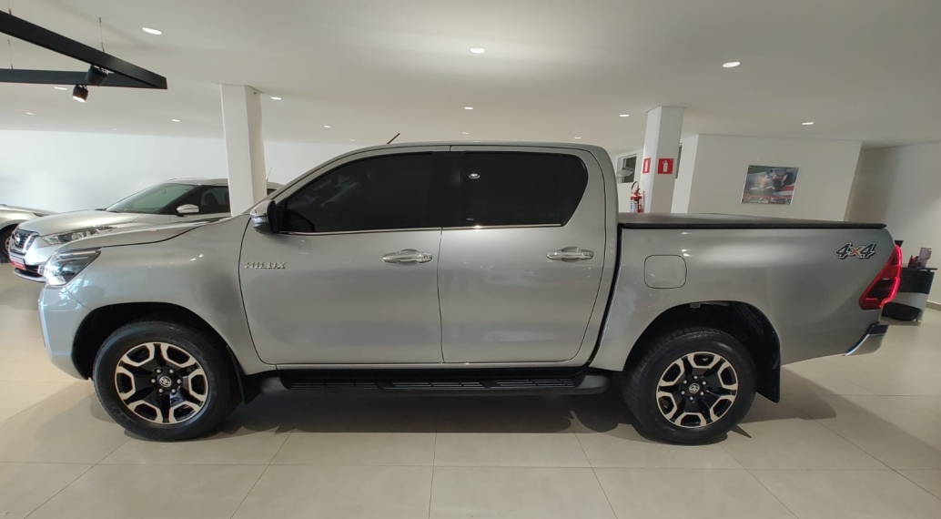 toyota hilux 2.8 d-4d turbo diesel cd srx 4x4 automatico 4p 2024