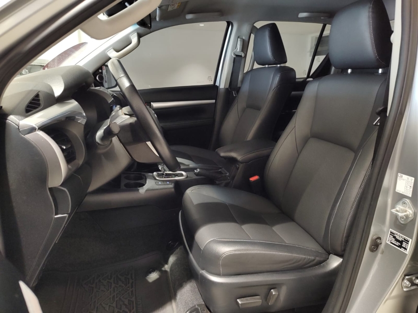 toyota hilux 2.8 d-4d turbo diesel cd srx 4x4 automatico 4p 2024