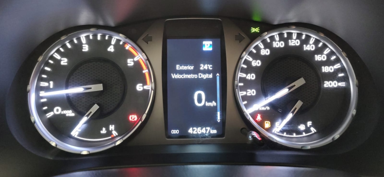 toyota hilux 2.8 d-4d turbo diesel cd srx 4x4 automatico 4p 2024