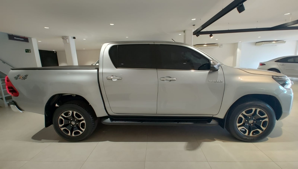 toyota hilux 2.8 d-4d turbo diesel cd srx 4x4 automatico 4p 2024
