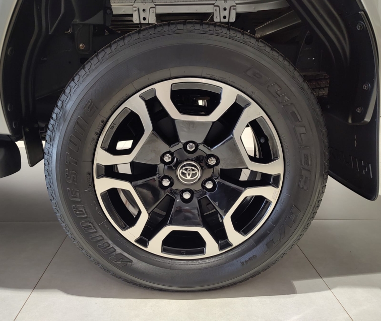 toyota hilux 2.8 d-4d turbo diesel cd srx 4x4 automatico 4p 2024