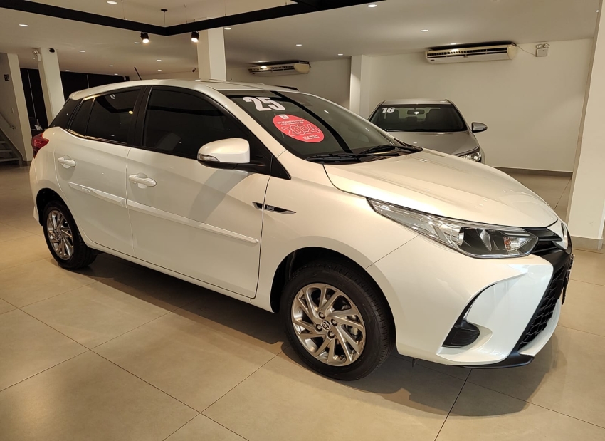 toyota yaris 1.5 16v flex xs multidrive 4p automatico 2025