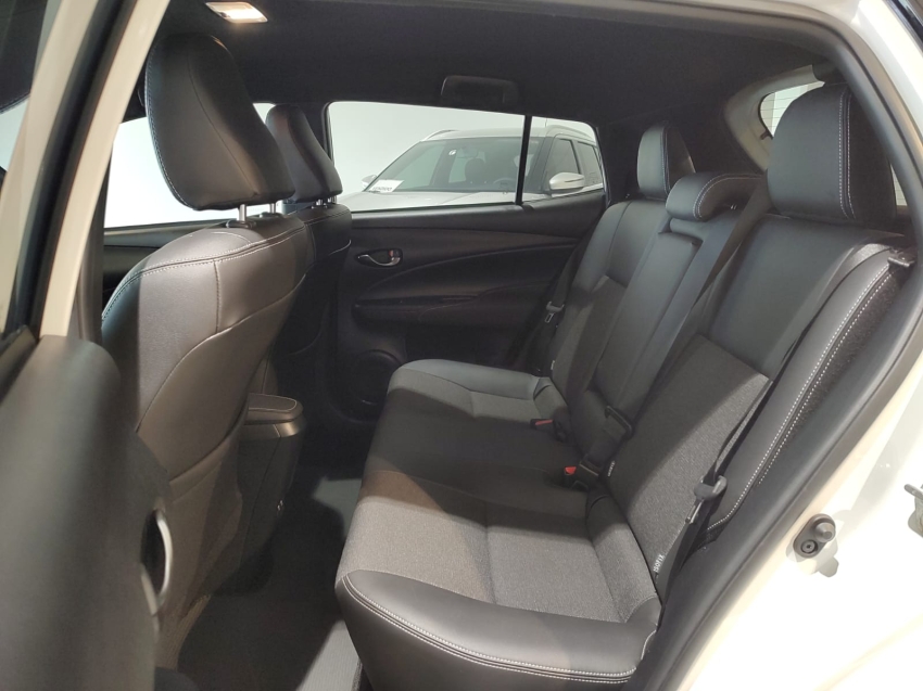 toyota yaris 1.5 16v flex xs multidrive 4p automatico 2025