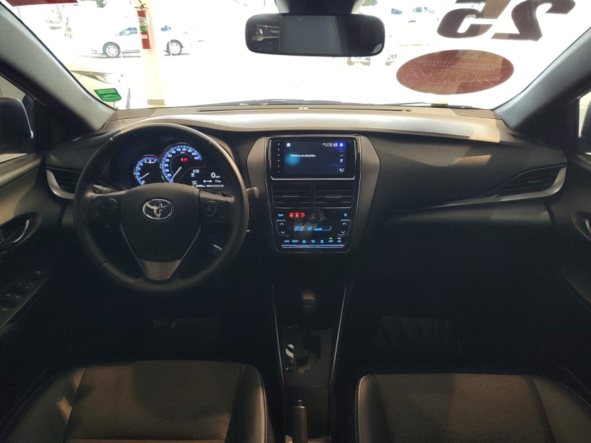toyota yaris 1.5 16v flex xs multidrive 4p automatico 2025