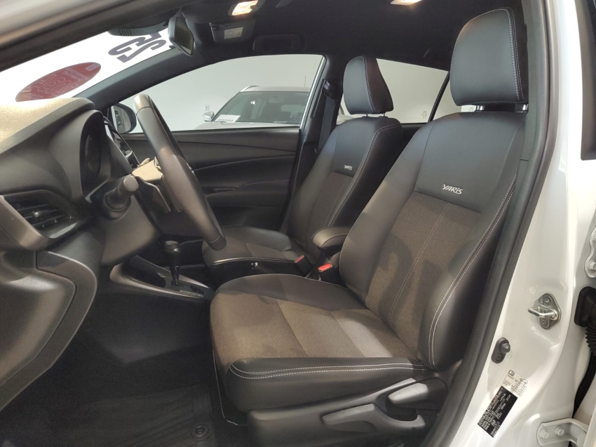 toyota yaris 1.5 16v flex xs multidrive 4p automatico 2025
