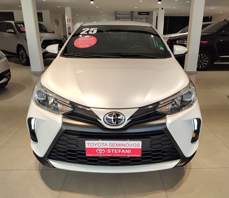 toyota yaris 1.5 16v flex xs multidrive 4p automatico 2025