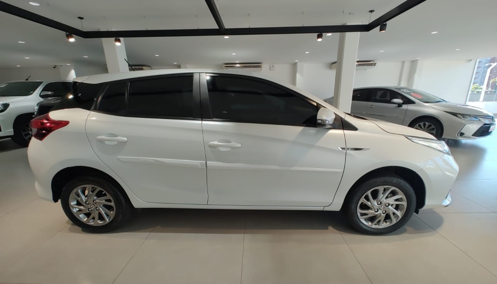 toyota yaris 1.5 16v flex xs multidrive 4p automatico 2025