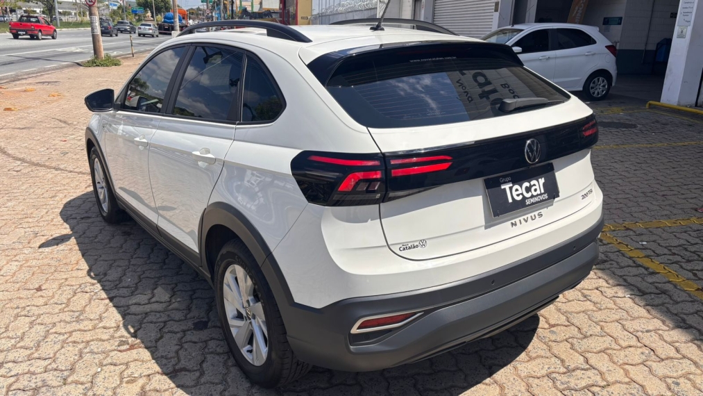 volkswagen nivus 1.0 200 tsi total flex comfortline automatico 4p 20233