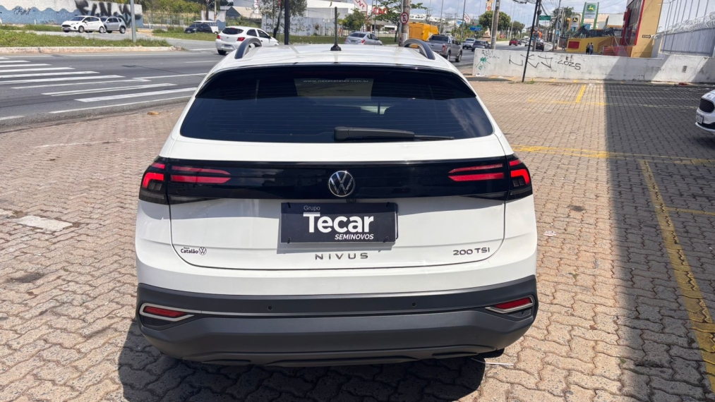 volkswagen nivus 1.0 200 tsi total flex comfortline automatico 4p 20234