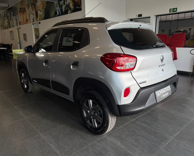 kwid zen 1.0 com apenas 9.000km3