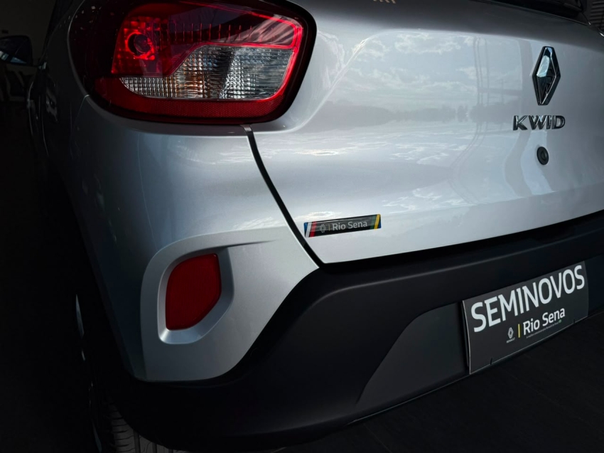kwid zen 1.0 com apenas 9.000km7