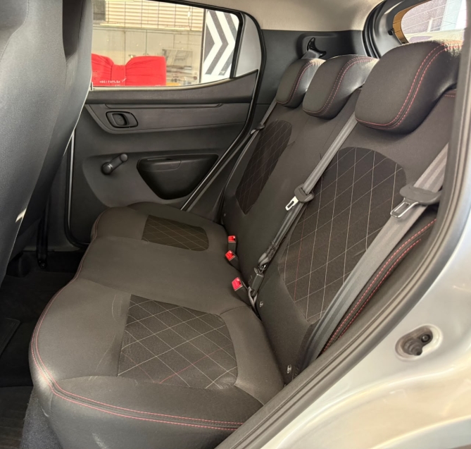 kwid zen 1.0 com apenas 9.000km9