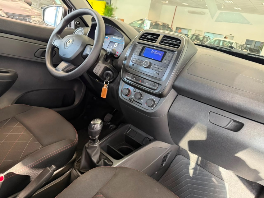 kwid zen 1.0 com apenas 9.000km13