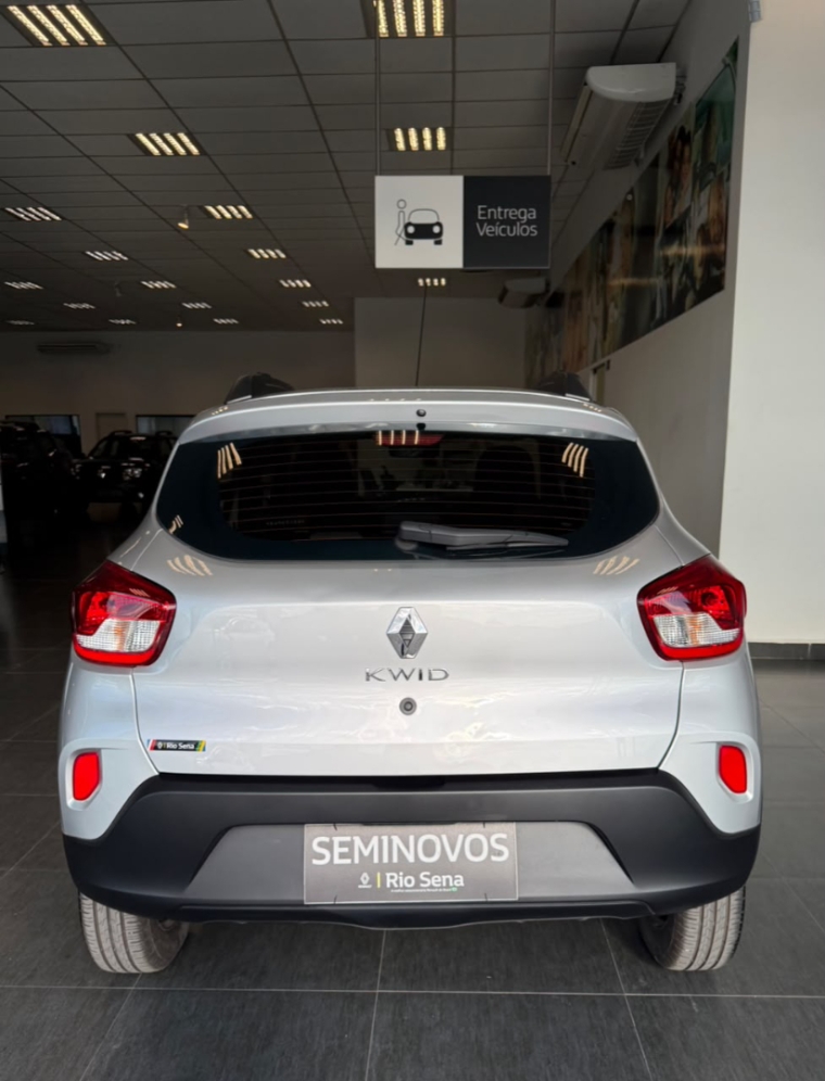 kwid zen 1.0 com apenas 9.000km5
