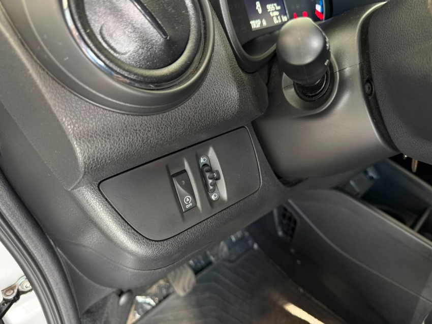 kwid zen 1.0 com apenas 9.000km15