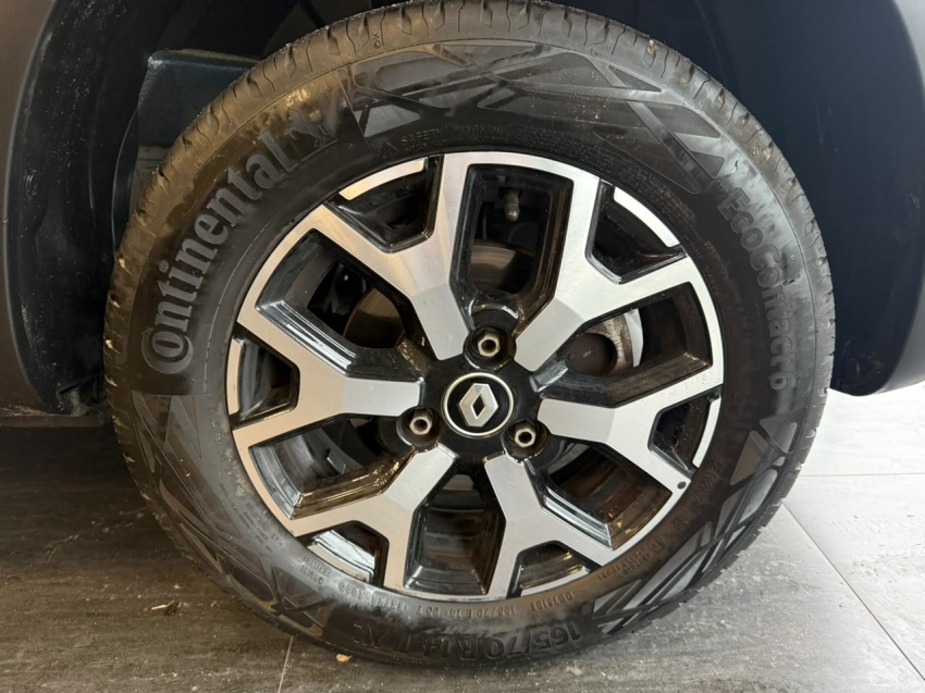 kwid outsider 1.0 2023 - apenas 26.000km9