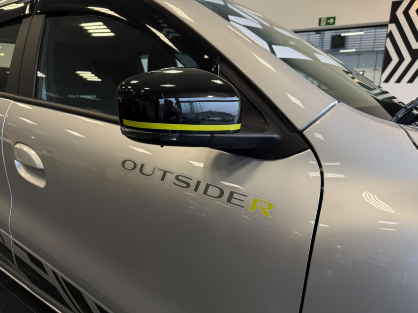 kwid outsider 1.0 2026 - apenas 5.400km4