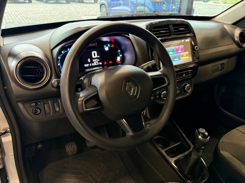 kwid outsider 1.0 2026 - apenas 5.400km15