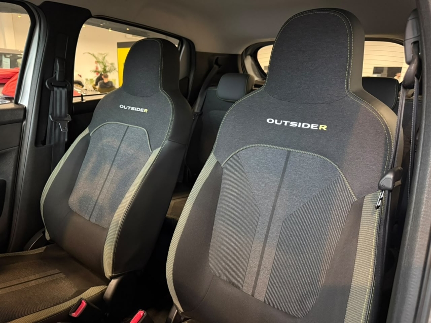 kwid outsider 1.0 2026 - apenas 5.400km18