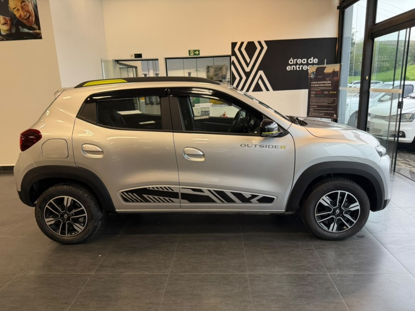 kwid outsider 1.0 2026 - apenas 5.400km5