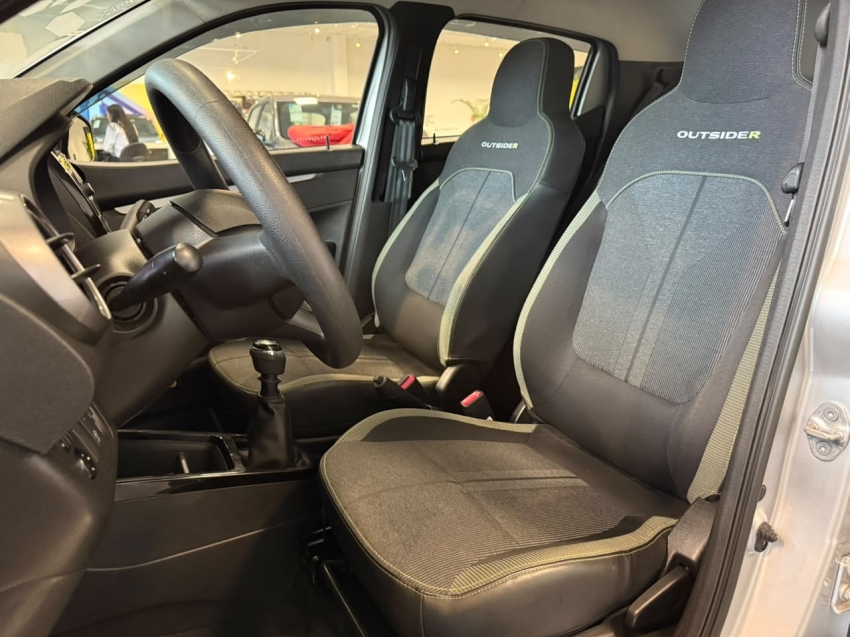 kwid outsider 1.0 2026 - apenas 5.400km17