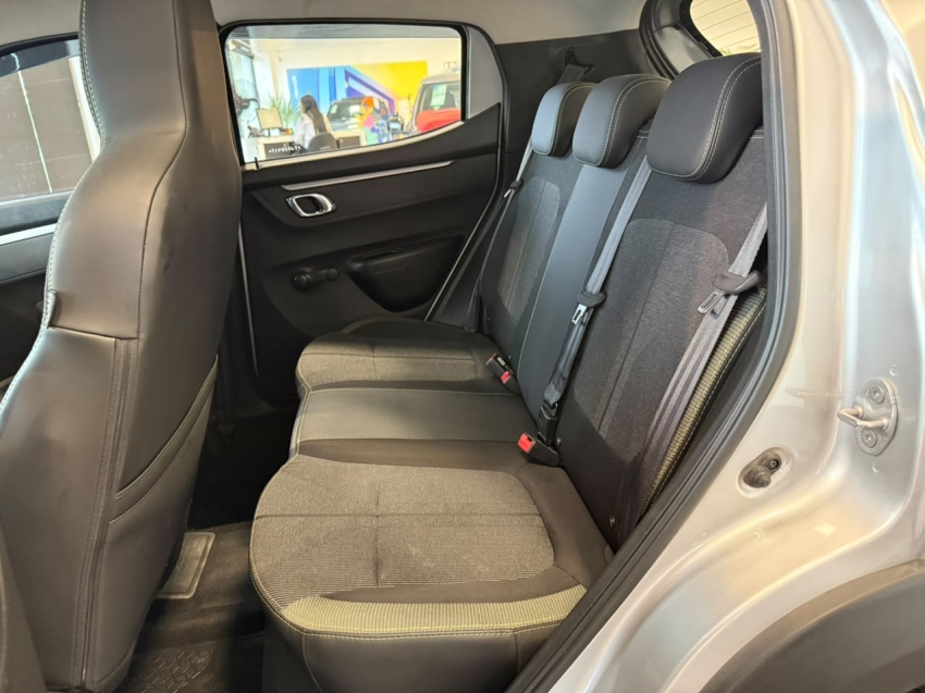 kwid outsider 1.0 2026 - apenas 5.400km19