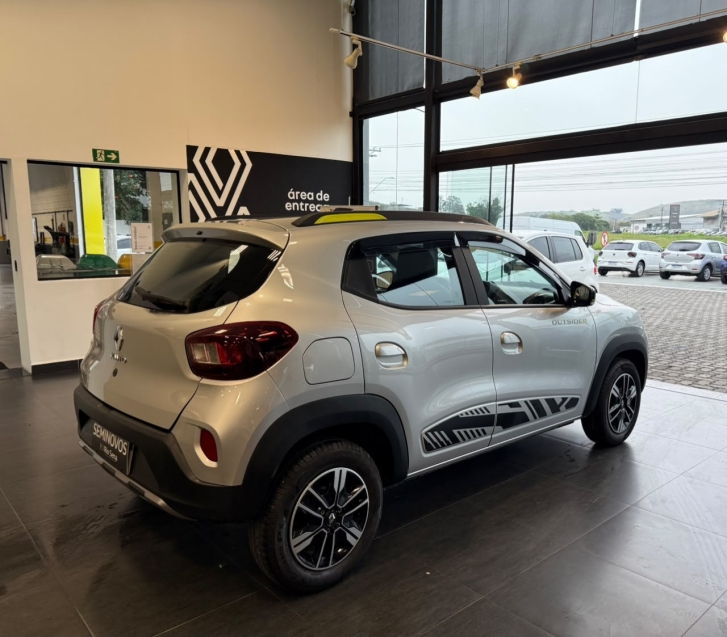 kwid outsider 1.0 2026 - apenas 5.400km9