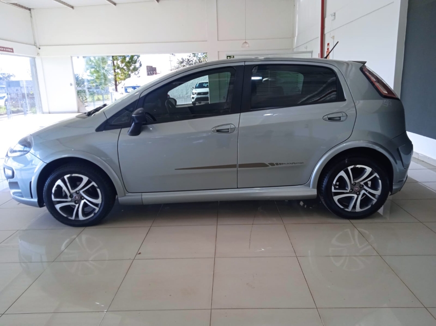 fiat punto 1.8 blackmotion 16v flex 4p manual 2016 fiat punto 1.8 blackmotion 16v flex 4p manual 2016