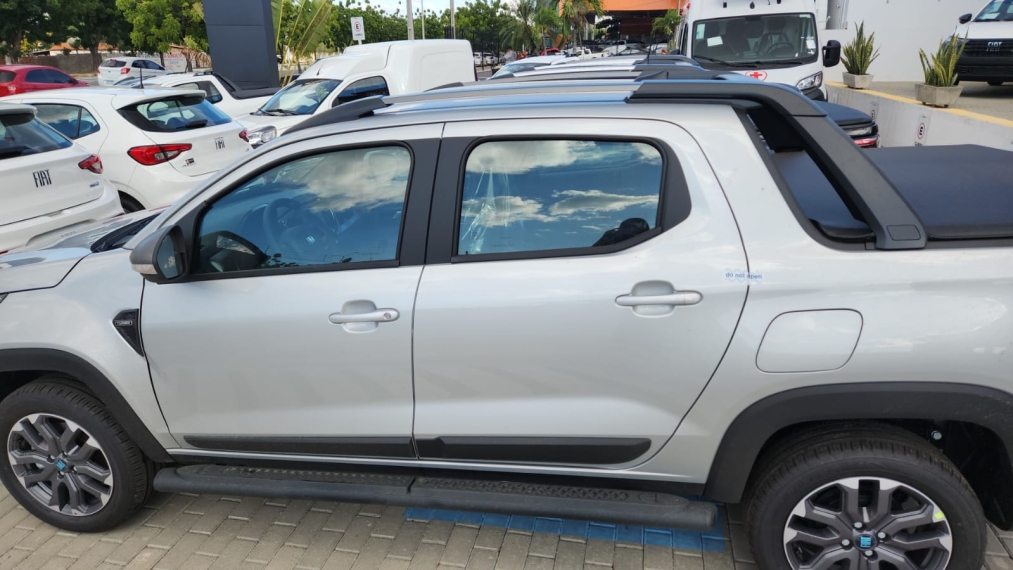 fiat strada 1.0 turbo 200 flex ultra cd cvt 4p automatico 2025
