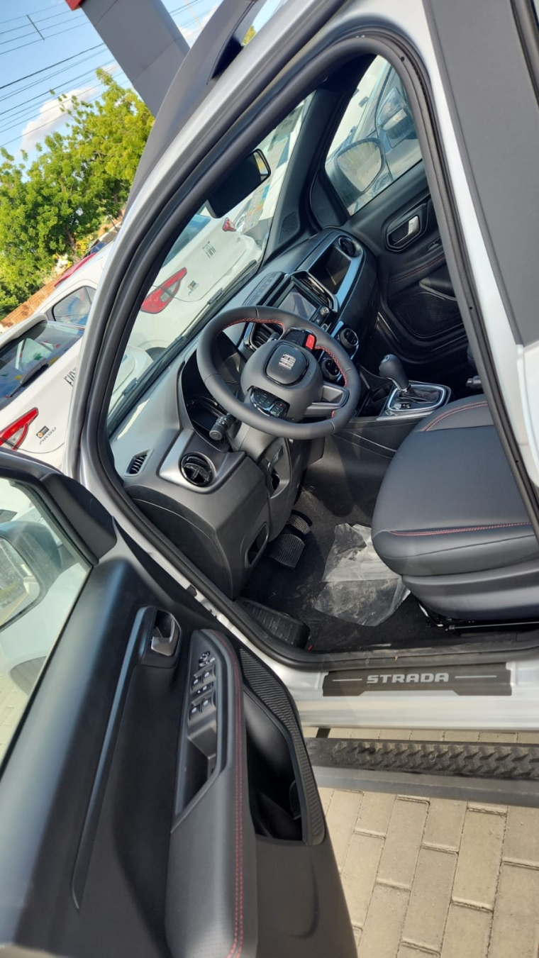 fiat strada 1.0 turbo 200 flex ultra cd cvt 4p automatico 2025
