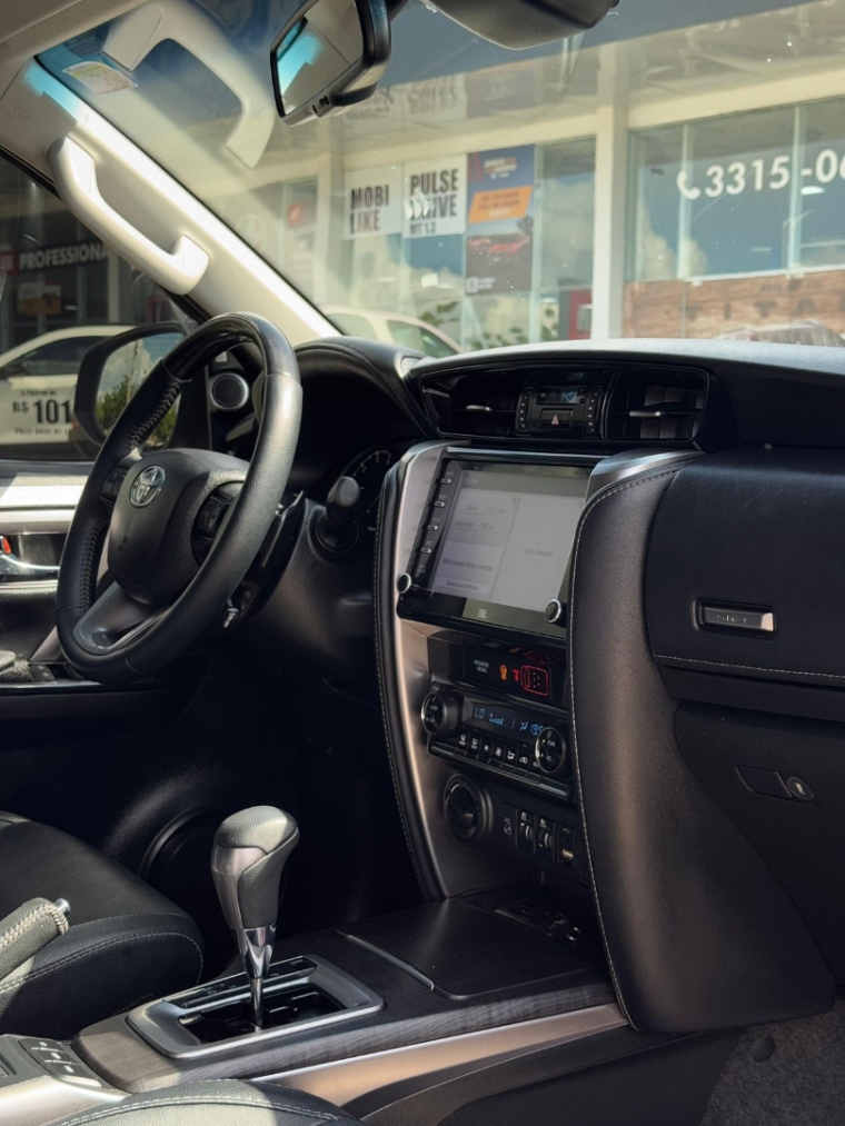 toyota hilux sw4 2.8 d-4d turbo diesel srx 4x4 automatico 5p 20233