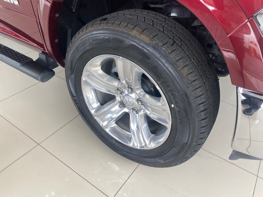 ram classic v8 400cv9