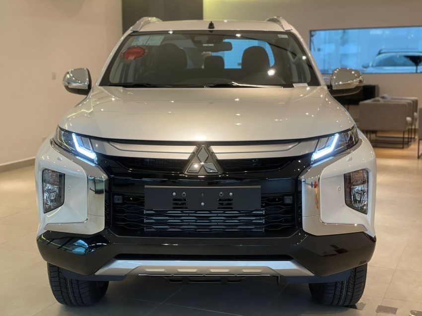 mitsubishi l200 triton sport hpe-s 2.4 diesel 4p automatico 2024