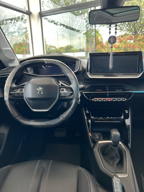 peugeot 208 1.6 16v flex griffe at6 4p automatico 202311