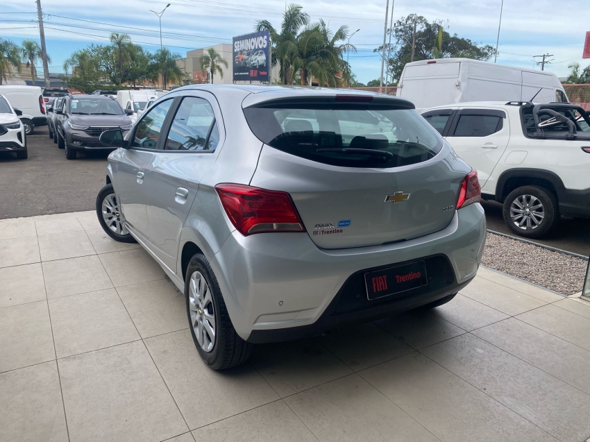 chevrolet onix 1.4 mpfi lt 8v flex 4p manual 2018 chevrolet onix 1.4 mpfi lt 8v flex 4p manual 2018