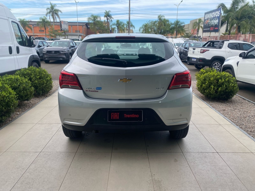 chevrolet onix 1.4 mpfi lt 8v flex 4p manual 2018 chevrolet onix 1.4 mpfi lt 8v flex 4p manual 2018