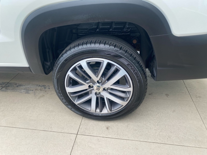 fiat strada 1.3 firefly flex volcano cd cvt 4p automatico 2023 fiat strada 1.3 firefly flex volcano cd cvt 4p automatico 2023