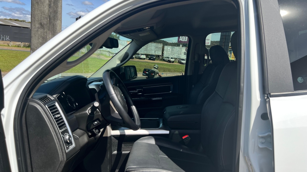 ram classic 5.7 v8 gasolina laramie cd 4x4 automatico 4p 2023 ram classic 5.7 v8 gasolina laramie cd 4x4 automatico 4p 2023