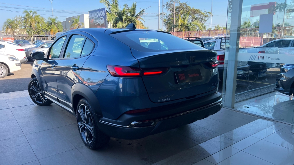 fiat fastback 1.0 turbo 200 hybrid impetus cvt flex 4p automatico 2025
