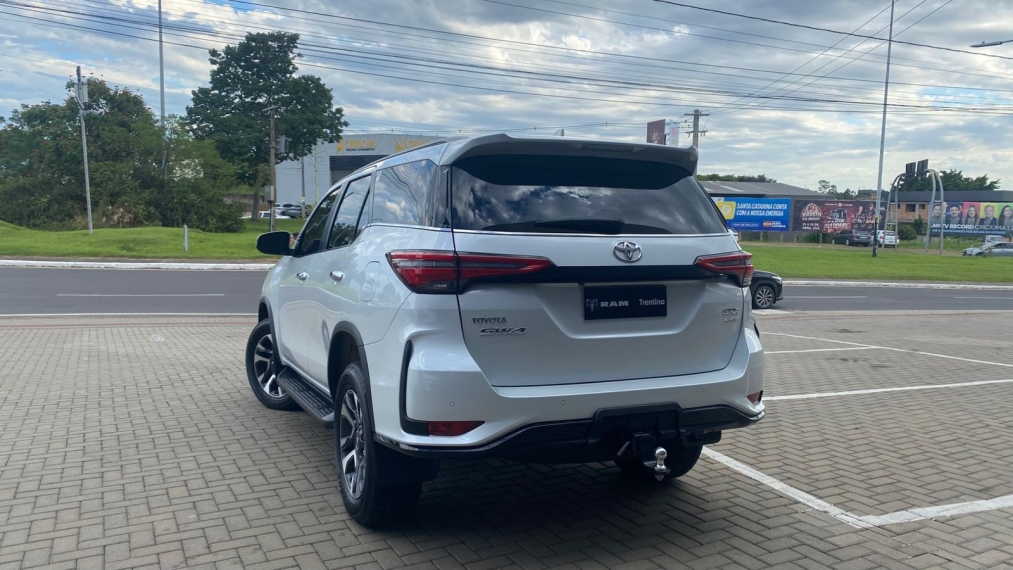 toyota hilux sw4 2.8 d-4d turbo diesel srx platinum 7l 4x4 automatico 4p 20251