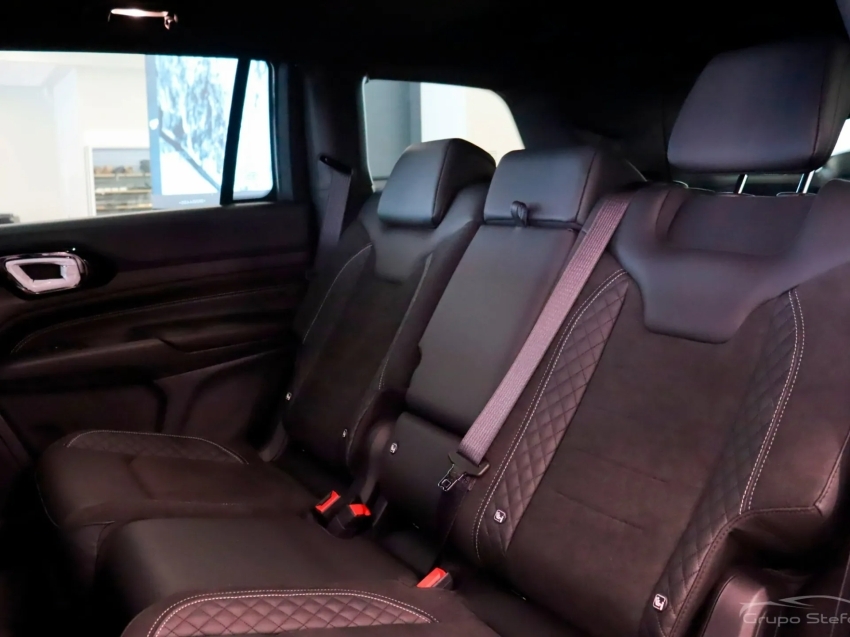 jeep commander 2.0 hurricane 4 turbo gasolina blackhawk at9 4p automatico 2025