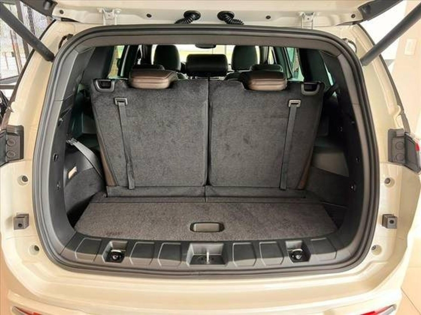 jeep commander 2.0 hurricane 4 turbo gasolina overland at9 flex 4p automatico 2025