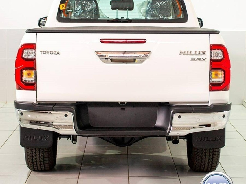 toyota hilux 2.8 d-4d turbo diesel cd srx 4x4 automatico 4p 2025